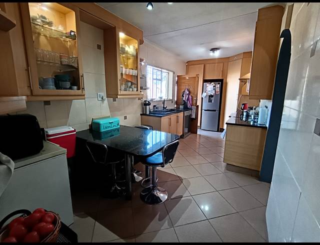 4 BEDROOM FREEHOLD FOR SALE IN BRACKENDOWNS